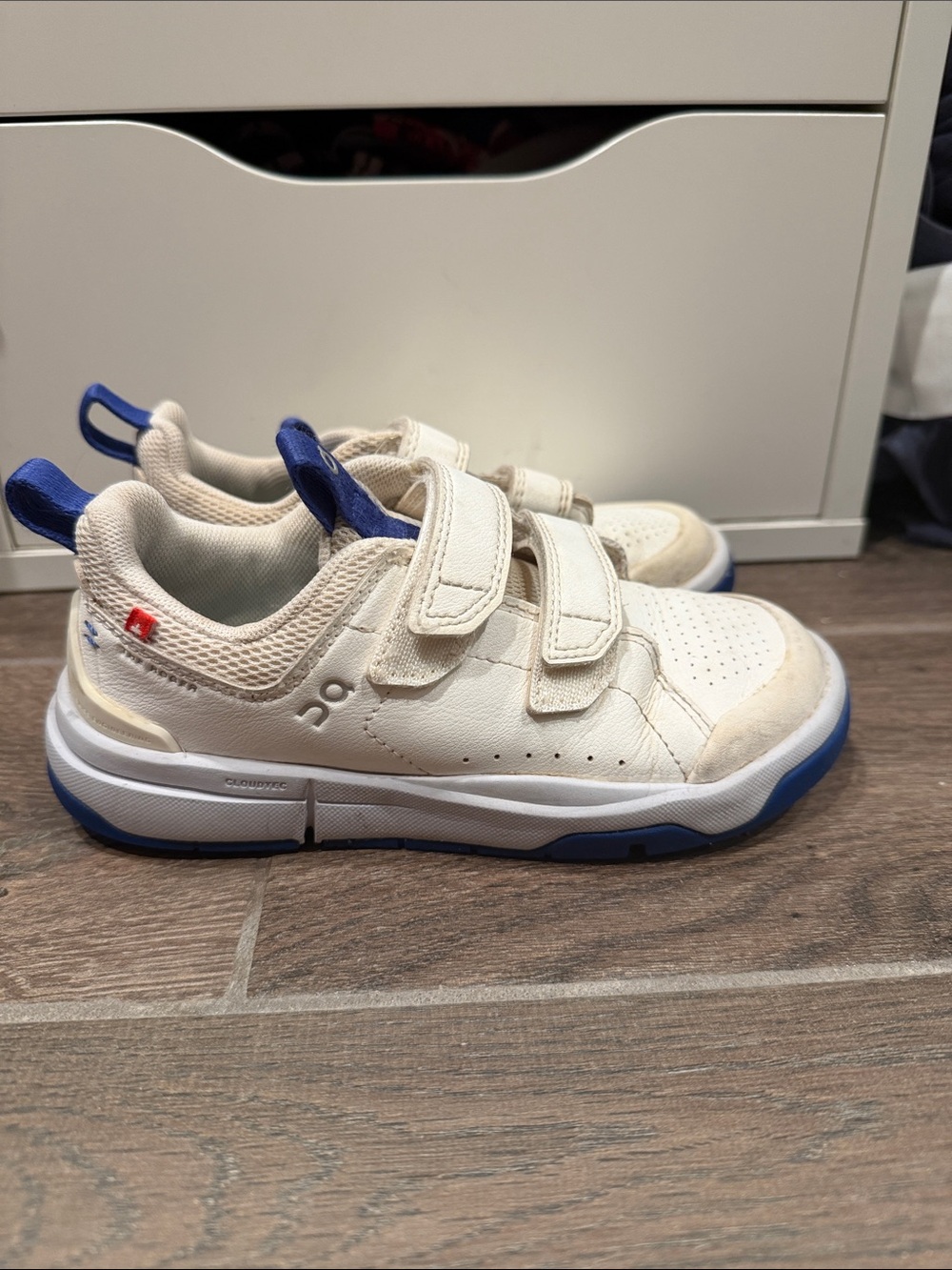 On Running Kids Cream and Blue On The Roger Sneakers sz 12 kids